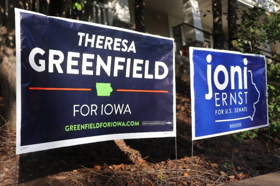 Signs+for+the+Republican+and+Democratic+Nominee+for+Iowa+Senate.