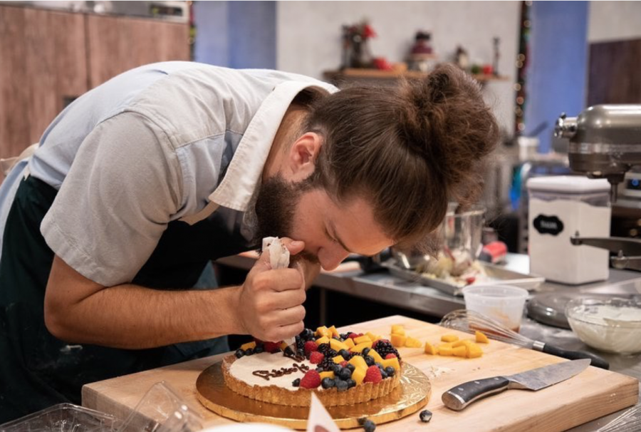 Boys’ varsity volleyball coach takes 6th place in Holiday Baking Championship