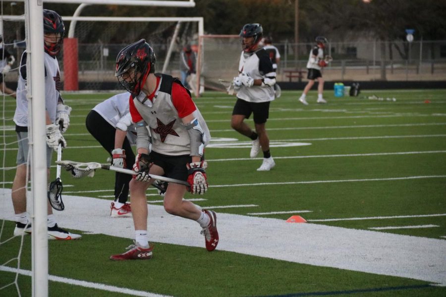 Coppell+junior+attack+Luke+Moyer+runs+a+drill+during+practice+at+Lesley+Field+on+Wednesday.+Luke+and+his+brothers%2C+juniors+Scott+and+Jack%2C+all+participate+in+Coppell+athletics.+Photo+by+Angelina+Liu.+