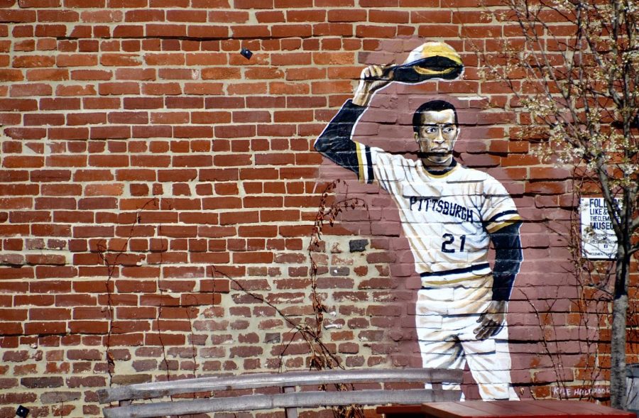 A small, life-size figure of Roberto Clemente outside of the Clemente Museum