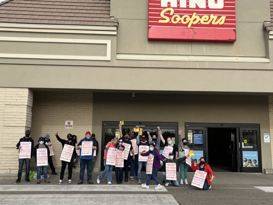 Strikers+at+the+King+Soopers+in+Belleview+Square+stand+outside+the+store+holding+up+signs+and+passing+pamphlets+to+passing+customers.+The+workers+began+striking+on+Wednesday%2C+Jan.+12+after+King+Soopers+refused+to+comply+with+the+union%E2%80%99s+demands+for+better+pay%2C+health%2C+and+safety+conditions.+Because+of+this%2C+many+Creek+students+have+begun+avoiding+shopping+at+King+Soopers+in+support+of+the+strikers%E2%80%99+cause.+