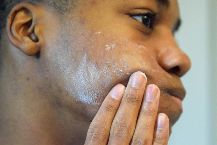 It’s OK to moisturize: Guys seek to rethink skin care