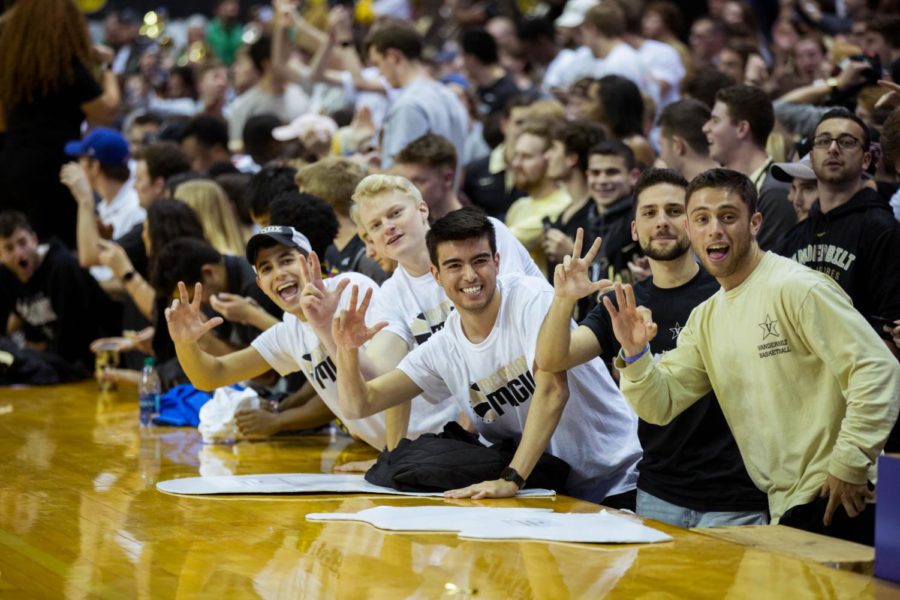 Vanderbilt University students cheer on the Commodores at Memorial Gymnasium during the 2018-19 mens basketball season. (Hustler Multimedia/Emily Gonçalves)