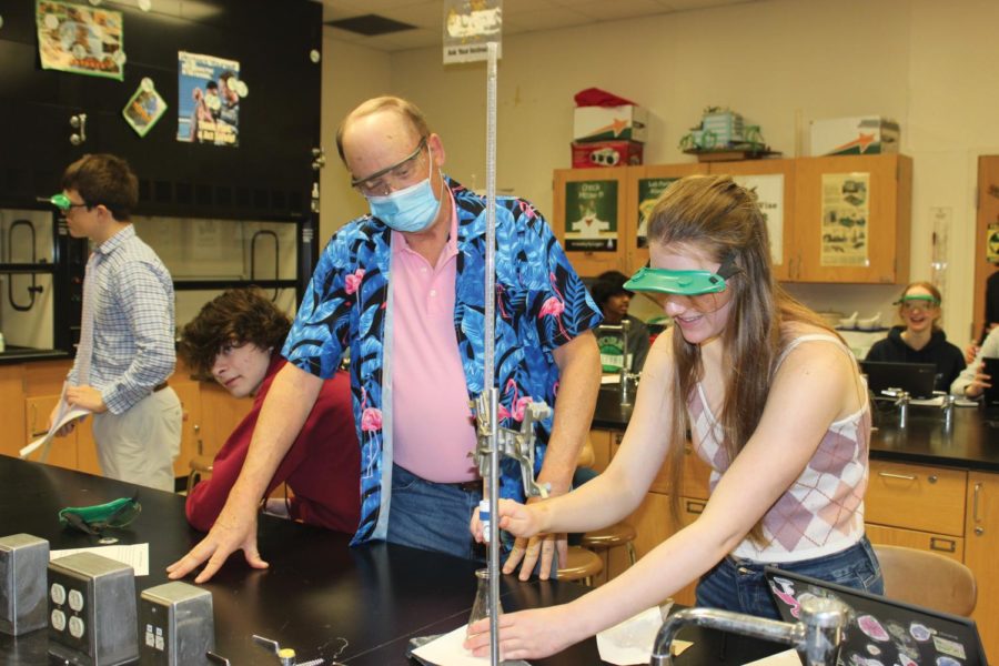 Retiring+chemistry+teacher+Bob+Blaus+helps+his+students+with+their+titration+lab.+