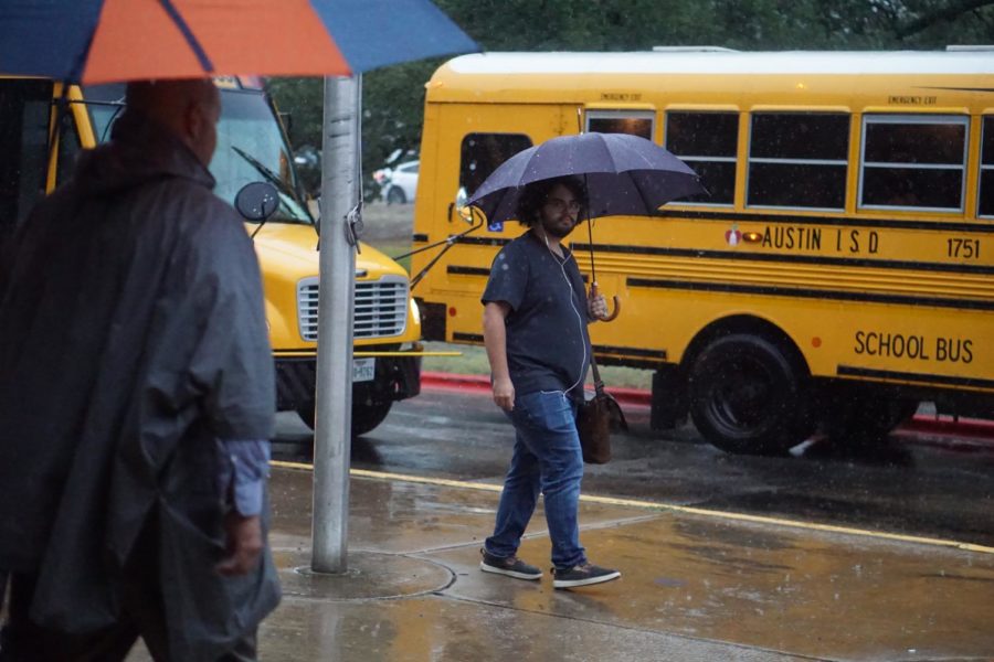 Flash flood strikes Austin as school dismisses Monday