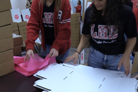 Preparing hundreds of care boxes for breast cancer patients, Red Rhythm spent third period on Thursday helping at the National Breast Cancer Foundation. 