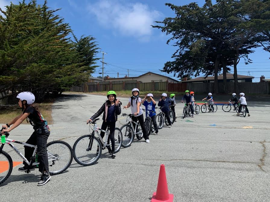 Students+at+Sunshine+Gardens+Elementary+learn+more+about+how+to+ride+their+bikes.