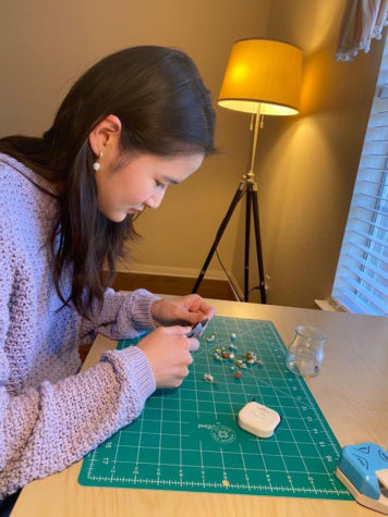 Attentive, Joanna Lin 23 focuses on creating jewelry. Lin discovered her passion for jewelry making in 2020. 