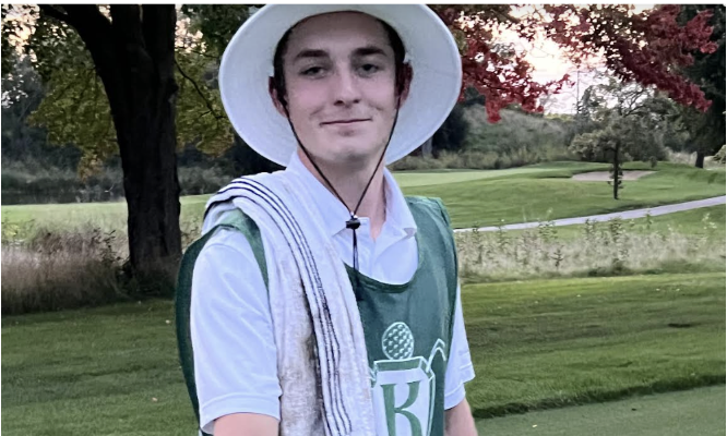Senior+Connor+Harling+caddying+at+Knollwood+Golf+Course.