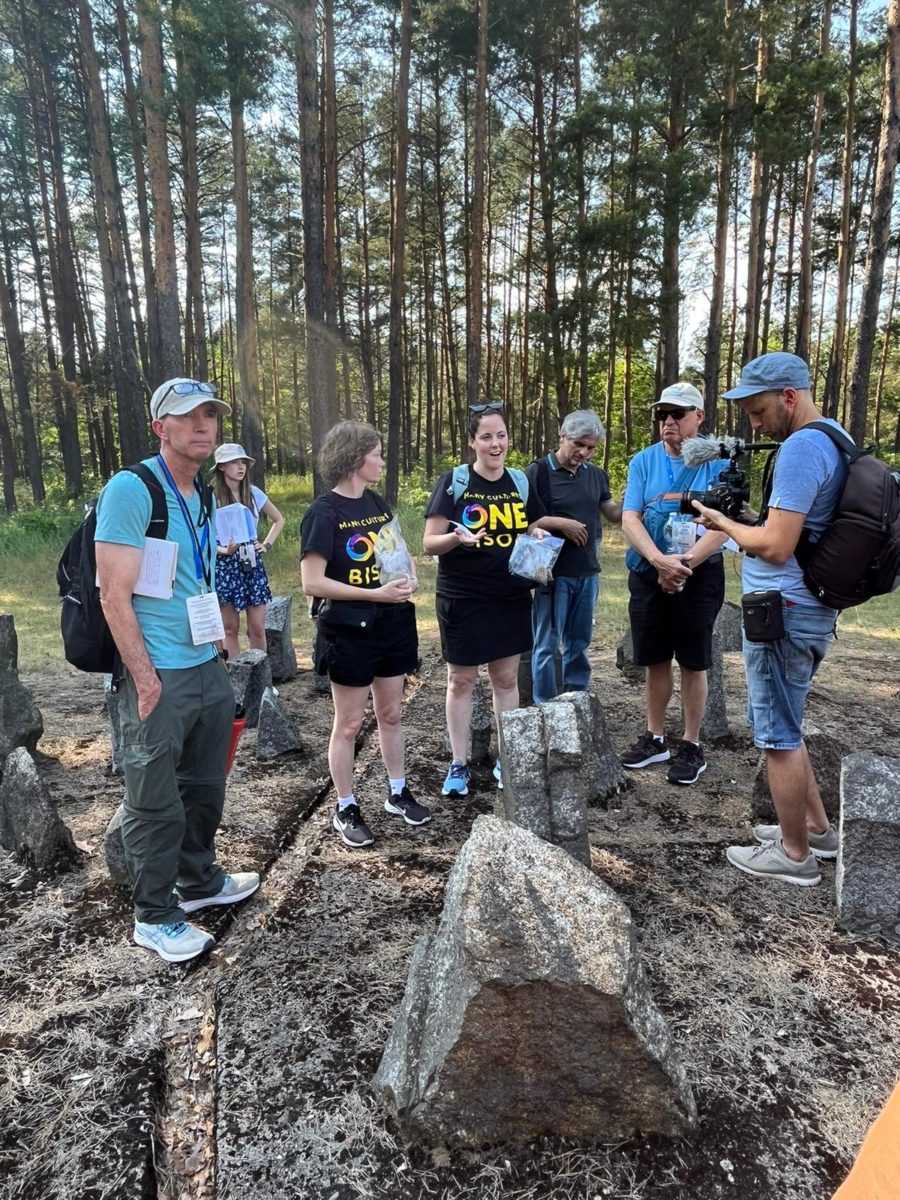 Shapiro and Vitek explain their Beachwood stone project to the group before placing the stones. Photo courtesy of Kate Vitek