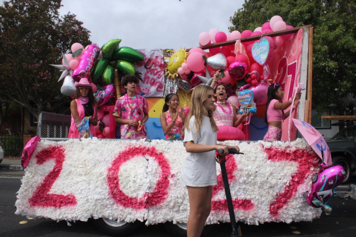 Freshmen+cheer+from+the+Class+of+2027+float.+Volunteers+covered+graffiti+on+the+float+so+it+could+run+in+the+parade.