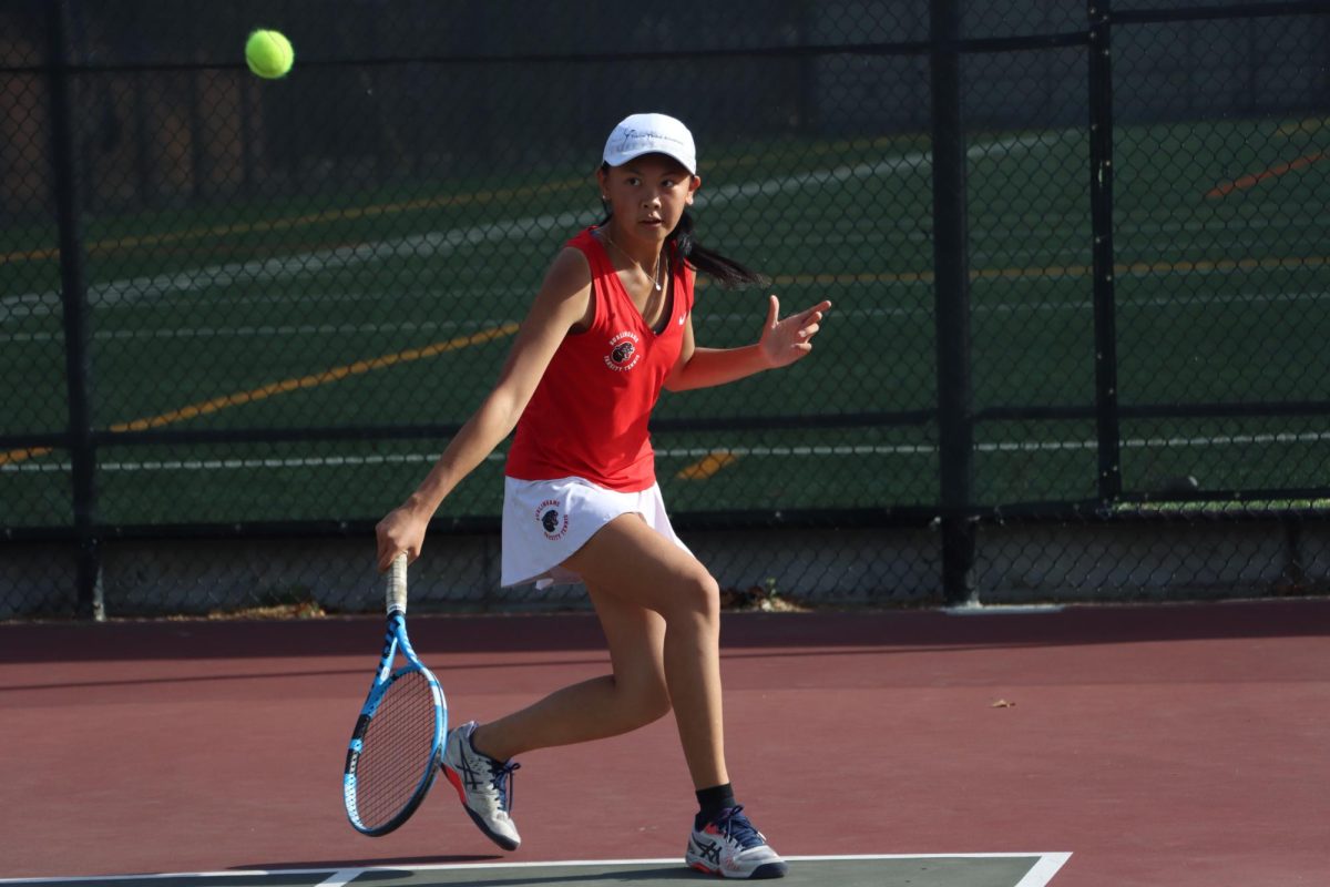 Sophomore+Samantha+Tom+returns+a+deep+shot+in+her+doubles+match+against+a+pair+of+Mills+twins+that+played+almost+%E2%80%9Ctelepathically%2C%E2%80%9D+she+and+partner+Evelyn+Du+said.+
