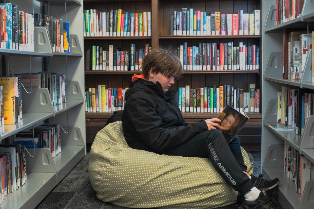 In+the+U-High+library%2C+a+student+reads+on+a+beanbag.+Pleasure+reading+has+become+increasingly+unpopular%2C+especially+among+younger+generations.+Simultaneously%2C+the+daily+social+media+usage+average+is+six+hours+a+day.