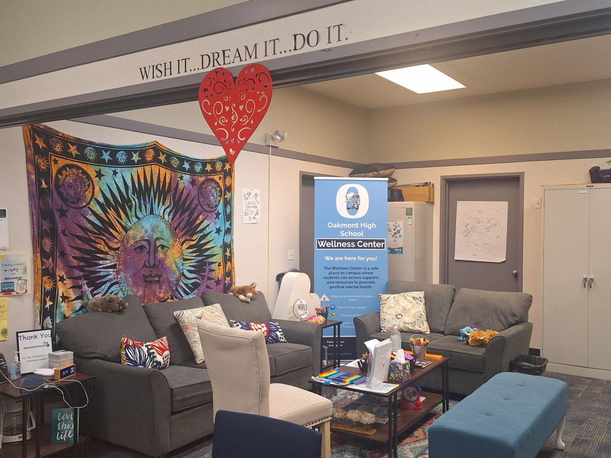 Oakmont+High+Schools+Wellness+Center+provides+a+space+for+students+to+learn+about+self-care+and+balance%2C+talk+to+a+mental+health+professional%2C+or+simply+take+a+short+break.