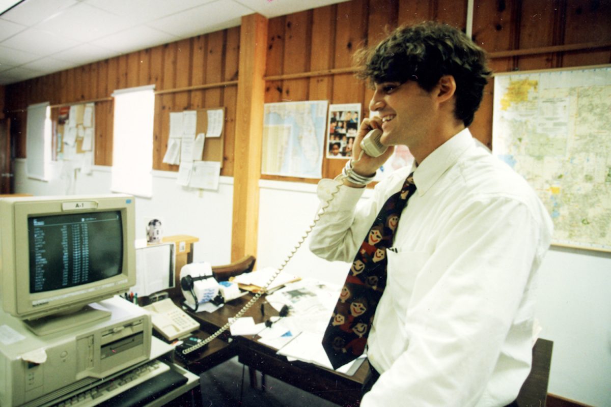 Jeffrey Gettleman (P ’27 ’30) works at his first journalism job for the St. Petersburg Times in Brooksville, Florida in 1996. Gettleman later worked for the Los Angeles Times and The New York Times.