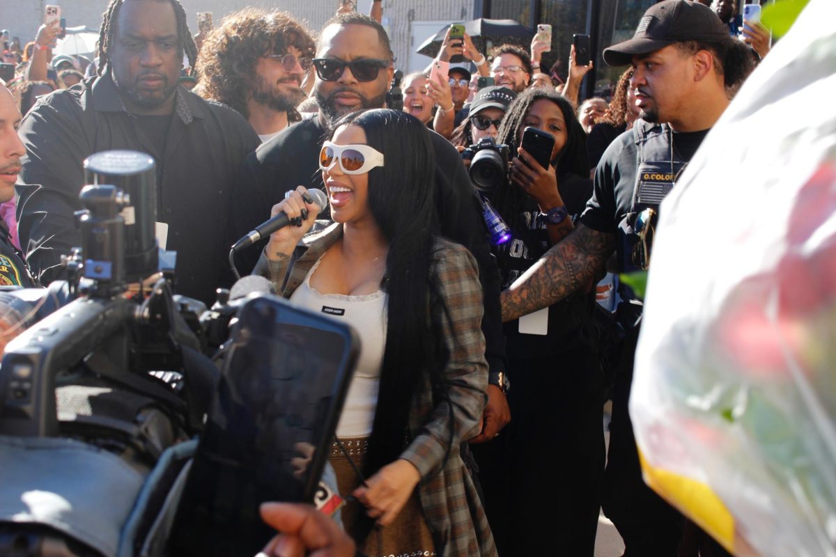 Cardi B arrived at Palmer Park Mall in a Cadillac Escalade, with several "fake" Escalades preceding her actual entrance.
